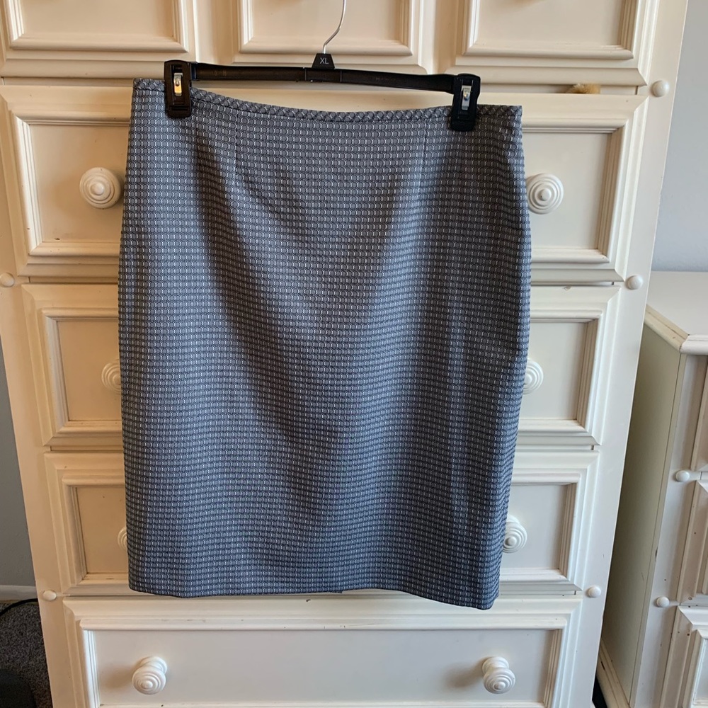 Women’s size 14 gray le suit, suit